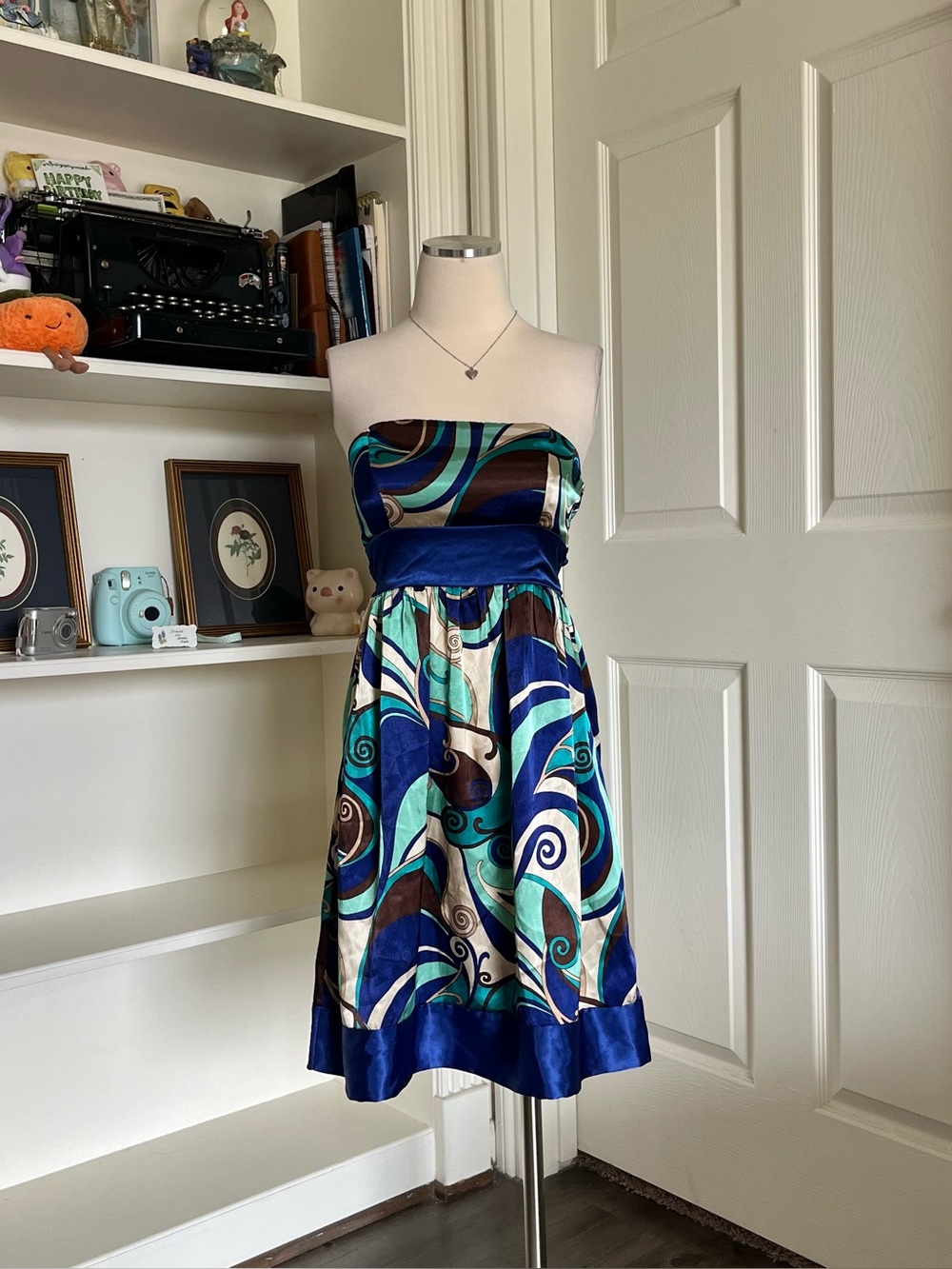 Y2K brown and blue swirl pattern strapless satin dress